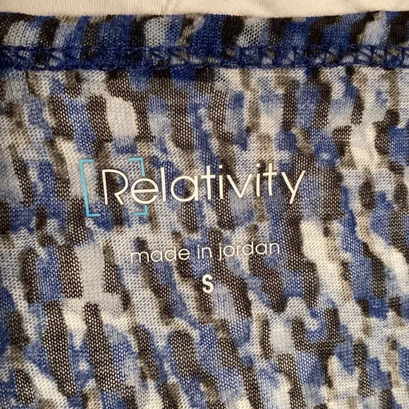 Relativity Blue Black White Abstract Design Cap Sleeve Top - Sz M - Picture 6 of 7